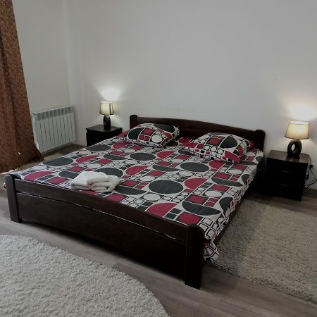 Gil Apartments, On Mynaiska 18 ウージュホロド エクステリア 写真