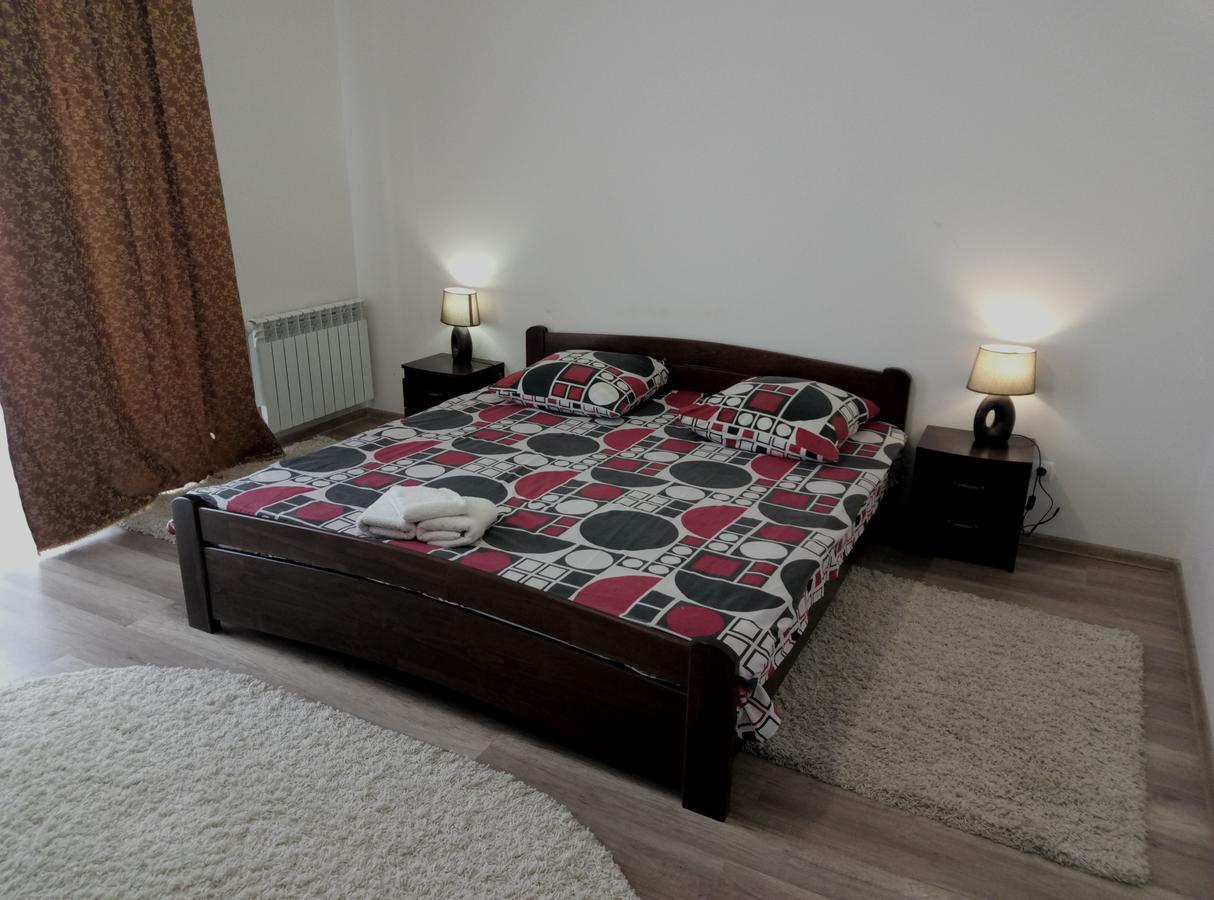 Gil Apartments, On Mynaiska 18 ウージュホロド エクステリア 写真